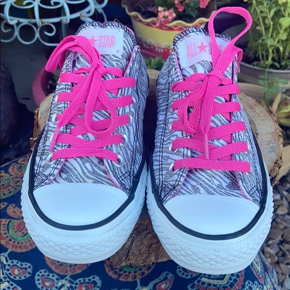 🦓 Glittery Silver Metallic Zebra Striped Converse - Picture 10 of 16